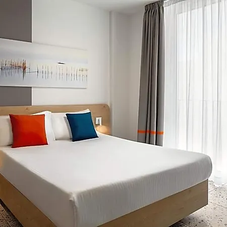 Quadro Hotel, Trademark Collection By Wyndham 3* San Ġiljan